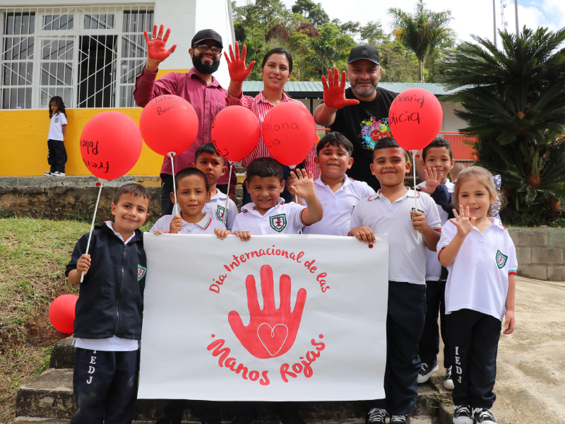 Imagen de #DíaDeLasManosRojas: ¡Un compromiso de todos los días!